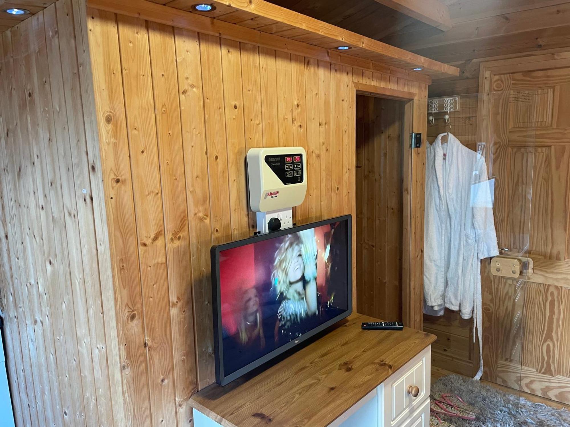 Chalet Free Sauna & Spa Superking Bed Killaloo Buitenkant foto